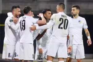 Τσέλιε-ΑΠΟΕΛ: Απάντησε... στα δώρα που έκανε και ΜΠΟΡΕΙ την πρόκριση στο καυτό ΓΣΠ!