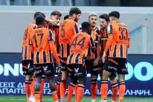 ΑΕΛ - ΑΠΟΕΛ: Έσπασε το ρόδι και... έφυγε με "διπλό"