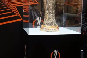 (Βίντεο) Στην Κύπρο τα τρόπαια του Europa και Conference League