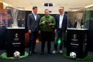 (Βίντεο) Στην Κύπρο τα τρόπαια του Europa και Conference League