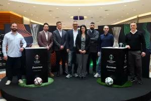 (Βίντεο) Στην Κύπρο τα τρόπαια του Europa και Conference League