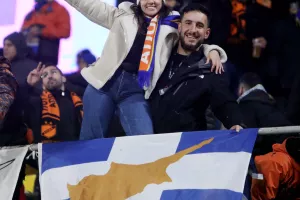 ΦΩΤΟΣ-Ο κόσμος του ΑΠΟΕΛ
