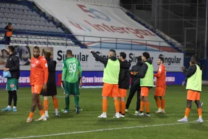 (Φώτος) Χειροκρότημα για τη μεγάλη νίκη