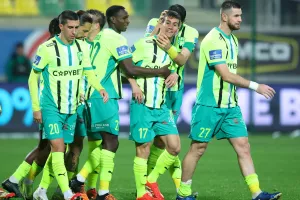Θέλει να του σπάσει… ΚΑΙ την έδρα!