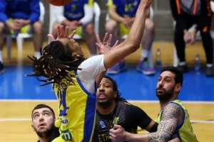 Νίκες για Περεστρόικα ΑΠΟΕΛ και Πετρολίνα ΑΕΚ