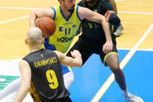 Νίκες για Περεστρόικα ΑΠΟΕΛ και Πετρολίνα ΑΕΚ