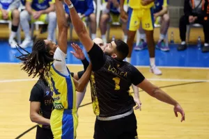 Νίκες για Περεστρόικα ΑΠΟΕΛ και Πετρολίνα ΑΕΚ