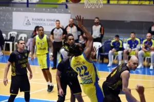 Νίκες για Περεστρόικα ΑΠΟΕΛ και Πετρολίνα ΑΕΚ