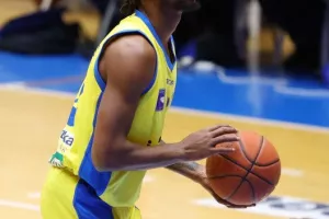 Νίκες για Περεστρόικα ΑΠΟΕΛ και Πετρολίνα ΑΕΚ