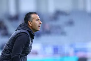 Απόλλων-Ομόνοια Αραδίππου: Τρίποντο...με Ντε Μάρκο (φώτος)