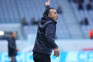 Απόλλων-Ομόνοια Αραδίππου: Τρίποντο...με Ντε Μάρκο (φώτος)