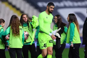 (ΒΙΝΤΕΟ Kerkida) Δώρο από Φαμπιάνο και χειροκρότημα