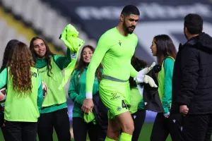 (ΒΙΝΤΕΟ Kerkida) Δώρο από Φαμπιάνο και χειροκρότημα