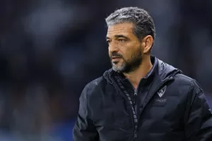 Απόλλων-Ομόνοια Αραδίππου: Τρίποντο...με Ντε Μάρκο (φώτος)