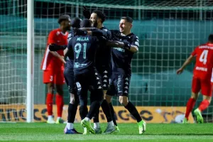 Ομόνοια 29Μ-Νέα Σαλαμίνα: Έβαλε… κι άλλη φωτιά η ομάδα του Πετράκη! (φώτος)
