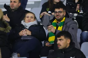 (Φώτος) Ο κόσμος στο Άρης - ΑΕΚ