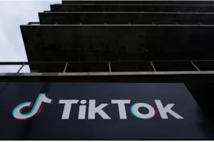 Εντολή Τραμπ για ίδρυση κρατικού επενδυτικού ταμείου που μπορεί να αγοράσει το TikTok