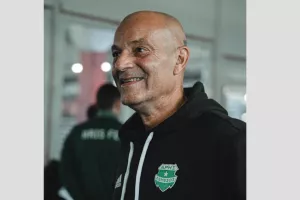 Γιορτάζει ο John!