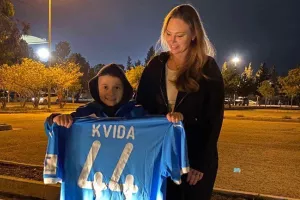 Η φανέλα του Κβίντα στο Νικόλα μέσω... Λίζας!