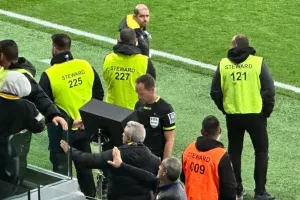 On field review, πέναλτι και... ΓΚΟΛ ο Ιβάν