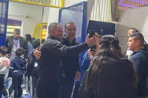 Πόλος έλξης ο Καρσέδο/ Αυτόγραφα και selfie! (Φώτος Kerkida)