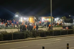 Οι ΑΠΟΕΛίστες... "τσίκνισμα" έξω απ' το ΓΣΠ! (Φώτος Kerkida)