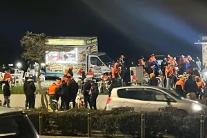 Οι ΑΠΟΕΛίστες... "τσίκνισμα" έξω απ' το ΓΣΠ! (Φώτος Kerkida)