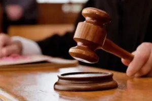 Πλαστογραφία συμβολαίων/Ελεύθεροι υπό όρους οι τέσσερις – Ενώπιον δικαστηρίου η υπόθεση