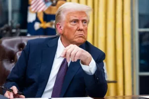 Τραμπ: Επίθεση σε Reuters, Politico και New York Times - «Δώστε πίσω τα εκατομμύρια!»