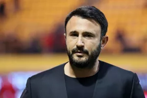Ο Καρυπίδης, οι επαφές με τον Παπαδόπουλο και οι ομάδες που καραδοκούν