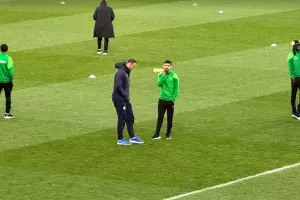 Θερμός ασπασμός στους πρώην συμπαίκτες του (Φώτος Kerkida)