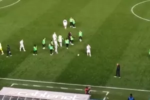 (Βίντεο Kerkida) Αντάλλαξαν χειροκρότημα και... ανανέωσαν το ραντεβού τους για την Πέμπτη!