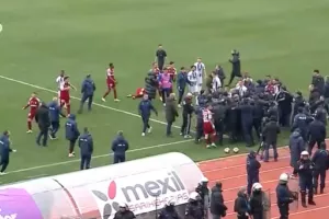 Έπεσε... ξύλο στο Καυτανζόγλειο! (Φώτος)