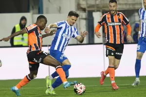 Ανόρθωση-ΑΠΟΕΛ: Τέσσερα γκολ και η… μπίλια στο Χ