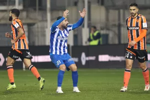 Ανόρθωση-ΑΠΟΕΛ: Τέσσερα γκολ και η… μπίλια στο Χ