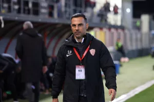 Θέλει να… χτίσει