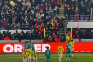 (Βίντεο) Καυγάς στις κερκίδες και διακοπή!