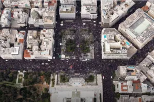 Διεθνή ΜΜΕ καλύπτουν τις μαζικές διαδηλώσεις στην Ελλάδα