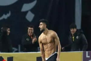 Έβγαλε την φανέλα για να πανηγυρίσει και τον... τελείωσαν!
