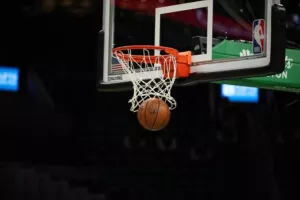 Τα αποτελέσματα του NBA: Tρομακτικοί Καβαλίερς, Πίστονς για... playoffs