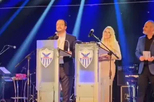 Αποθέωσε τους Ανορθωσιάτες/"Μόνο οι φίλαθλοι της Ανόρθωσης κατάφεραν να σώσουν το γήπεδο τους"