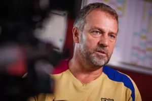 «Ασπίδα» στους διαιτητές ο Φλικ