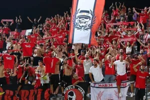 "Όταν είμαστε χαμηλά ο κόσμος είναι μια γροθιά"