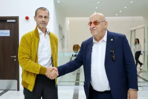 Κούμας/Ceferin!