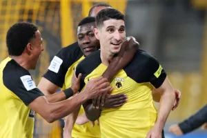 Στο πάνθεον της AEK ο Μάνταλος – Σκόραρε για 10η σεζόν στη Super League
