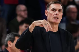 Μπαρτζώκας: "Eίναι νέα μόδα, όποιος χάνει, πρέπει να πει κάτι για τους διαιτητές"