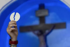 Σε κρίσιμη κατάσταση με ήπια νεφρική ανεπάρκεια ο πάπας Φραγκίσκος