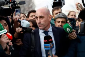 Ρουμπιάλες: «Ρώτησα την Ερμόσο πριν τη φιλήσω»