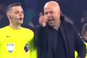 Το ξέσπασμα του Σλοτ για τον Όλιβερ: «Τους βοηθούσε σε όλο το ματς»!