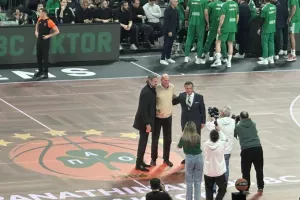 Η ΚΑΕ Παναθηναϊκός βράβευσε τον Ντέιβιντ Στεργάκο